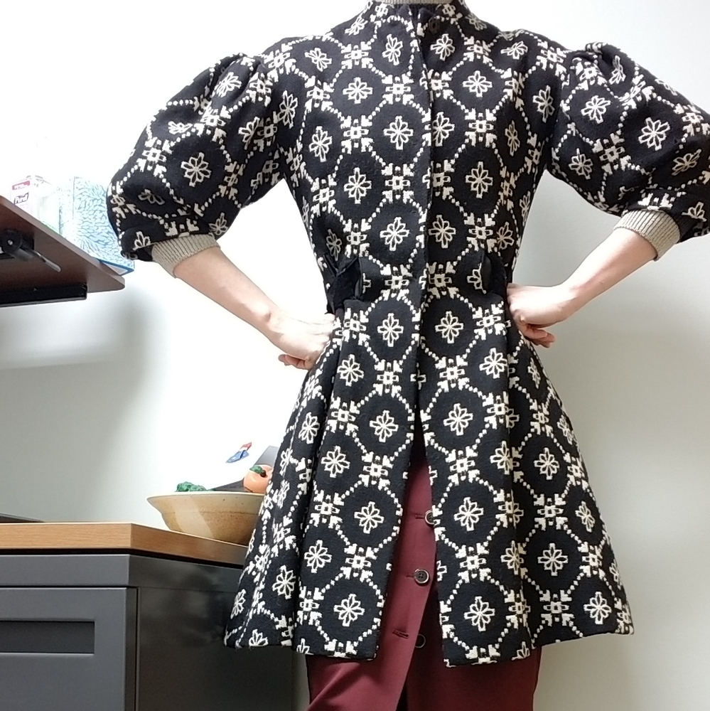 Geometric wool jacket w puff sleeves